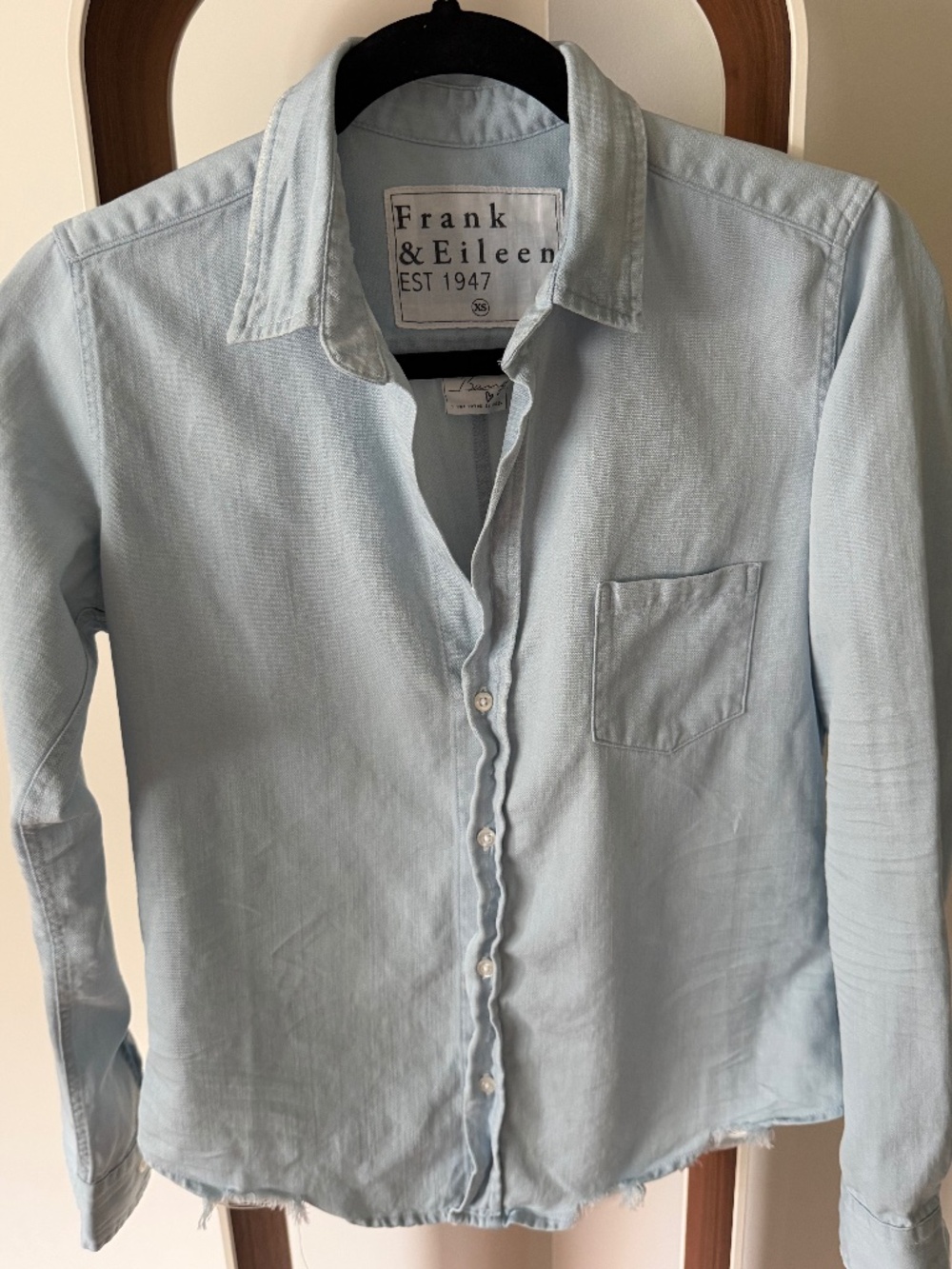Frank & Eileen Barry Light Blue Chambray Button-Up Shirt | XS